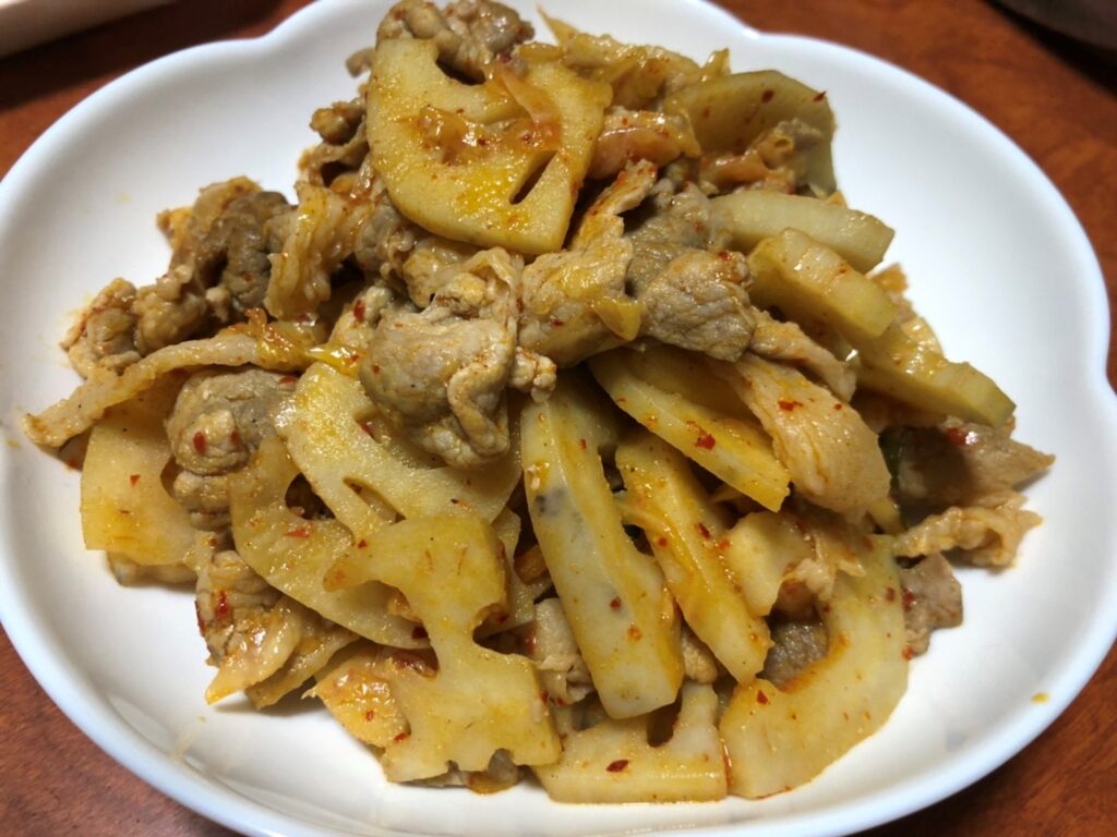 シャキシャキ!れんこんと豚キムチ炒めの写真(千葉県君津市)